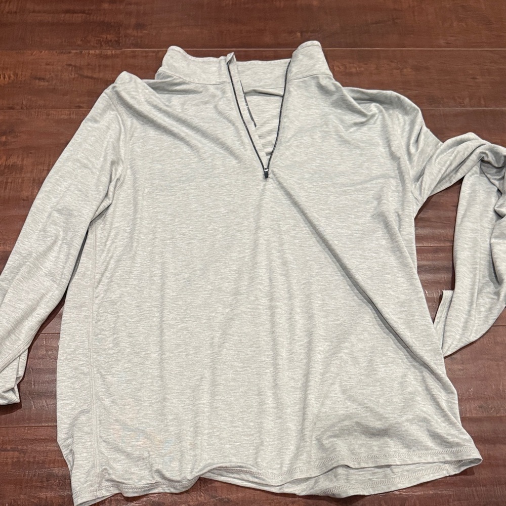 Vuori Light Gray Men’s  Qtr zip